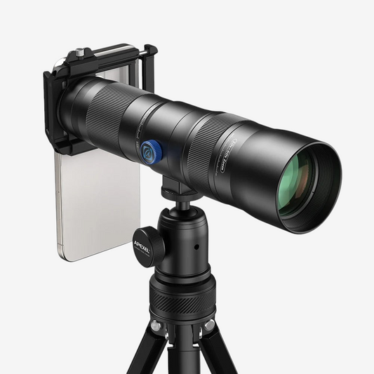 Téléobjectif exotelos APEXEL T60 20-60x noir monté sur smartphone avec trépied pour photographie longue distance