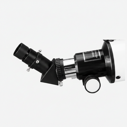 Gros plan sur le porte-oculaire et la diagonale 45 degrés du télescope réfracteur StarrySea 70/400 de exotelos
