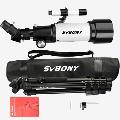 Télescope réfracteur exotelos SVBONY SV501P blanc et noir avec trépied en aluminium, sac de transport et accessoires.